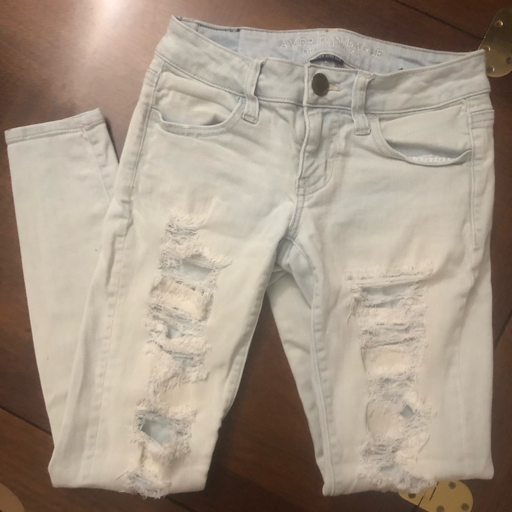 American Eagle ripped light blue jeans size 0.